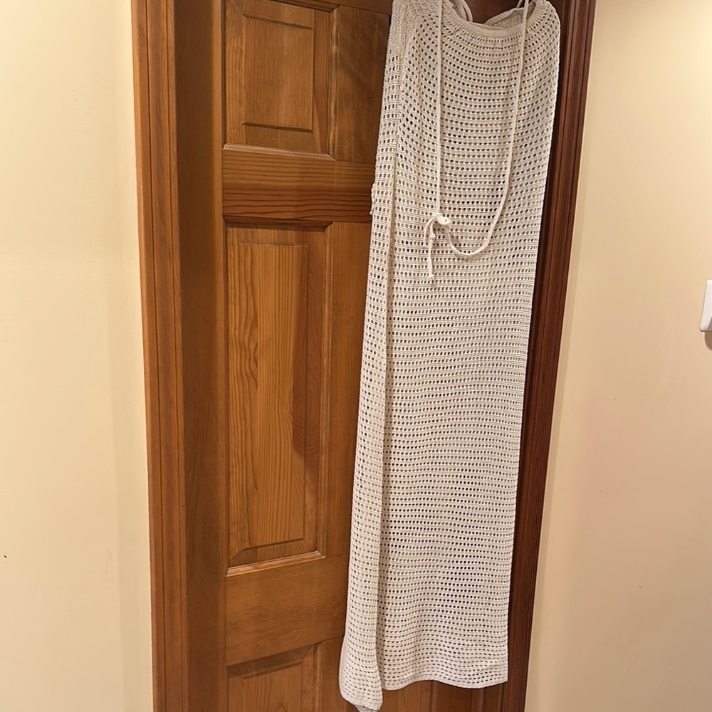 Elegant Cream Midi Dress - Picture 8 of 8